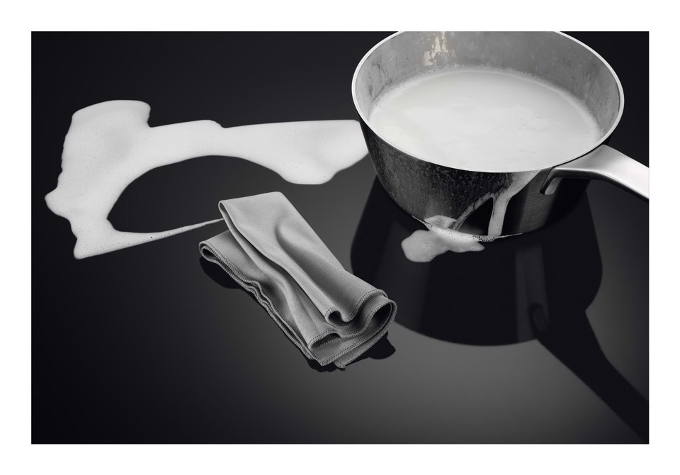 AEG TH84CB03FB Nero Da incasso 80 cm Piano cottura a induzione 5 Fornello(i) Cappa da incasso