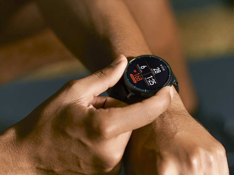 Amazfit Active Max display ultra luminoso da 1,5 pollici, 4 GB di memoria, mappe offline, monitoraggio dell'energia BioCharge
