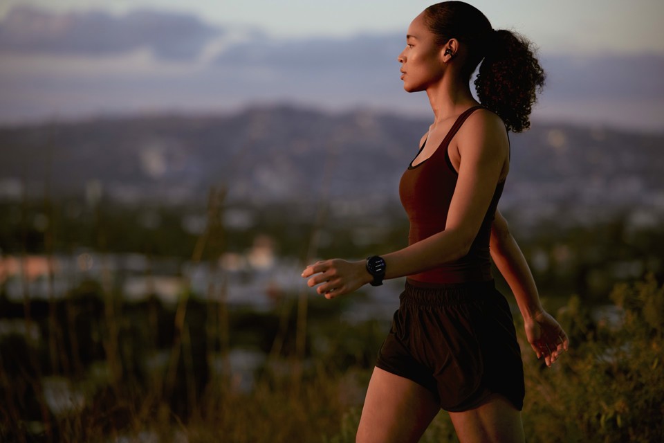 Amazfit Active Max display ultra luminoso da 1,5 pollici, 4 GB di memoria, mappe offline, monitoraggio dell'energia BioCharge