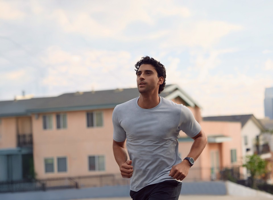 Amazfit Active Max display ultra luminoso da 1,5 pollici, 4 GB di memoria, mappe offline, monitoraggio dell'energia BioCharge