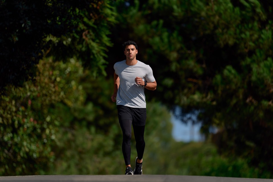 Amazfit Active Max display ultra luminoso da 1,5 pollici, 4 GB di memoria, mappe offline, monitoraggio dell'energia BioCharge