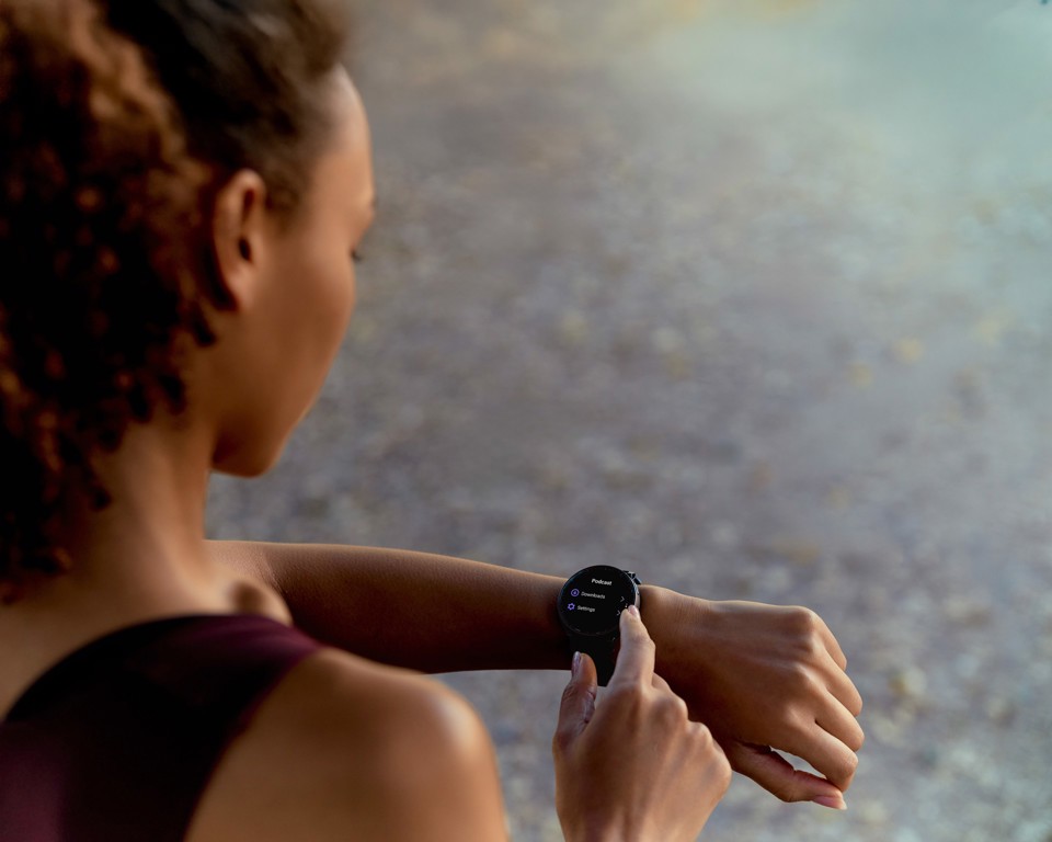 Amazfit Active Max display ultra luminoso da 1,5 pollici, 4 GB di memoria, mappe offline, monitoraggio dell'energia BioCharge