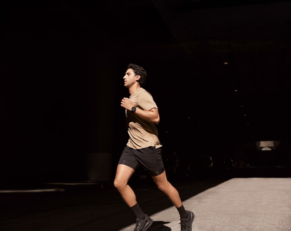 Amazfit Active Max display ultra luminoso da 1,5 pollici, 4 GB di memoria, mappe offline, monitoraggio dell'energia BioCharge