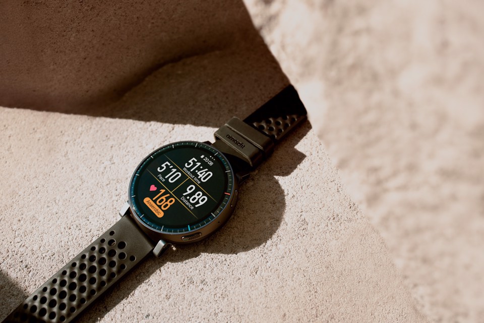 Amazfit Active Max display ultra luminoso da 1,5 pollici, 4 GB di memoria, mappe offline, monitoraggio dell'energia BioCharge
