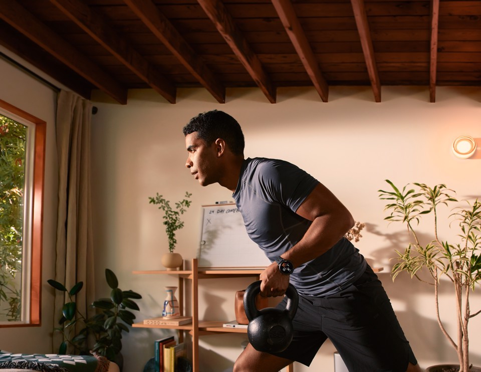 Amazfit Active Max display ultra luminoso da 1,5 pollici, 4 GB di memoria, mappe offline, monitoraggio dell'energia BioCharge