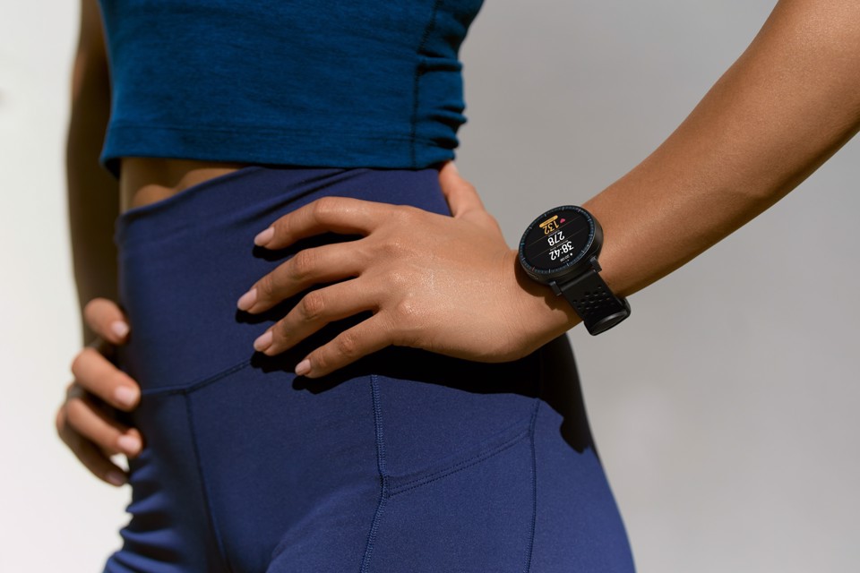 Amazfit Active Max display ultra luminoso da 1,5 pollici, 4 GB di memoria, mappe offline, monitoraggio dell'energia BioCharge