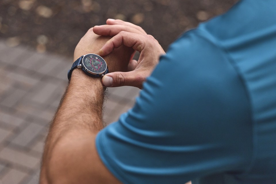 Amazfit W2558GL2N smartwatch e orologio sportivo 3,35 cm (1.32") AMOLED Digitale 466 x 466 Pixel Touch screen Argento GPS (satellitare)