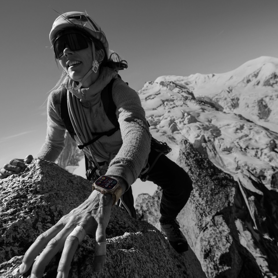 Apple Watch Ultra 2 GPS + Cellular, Cassa 49m in Titanio con Cinturino Ocean Blu