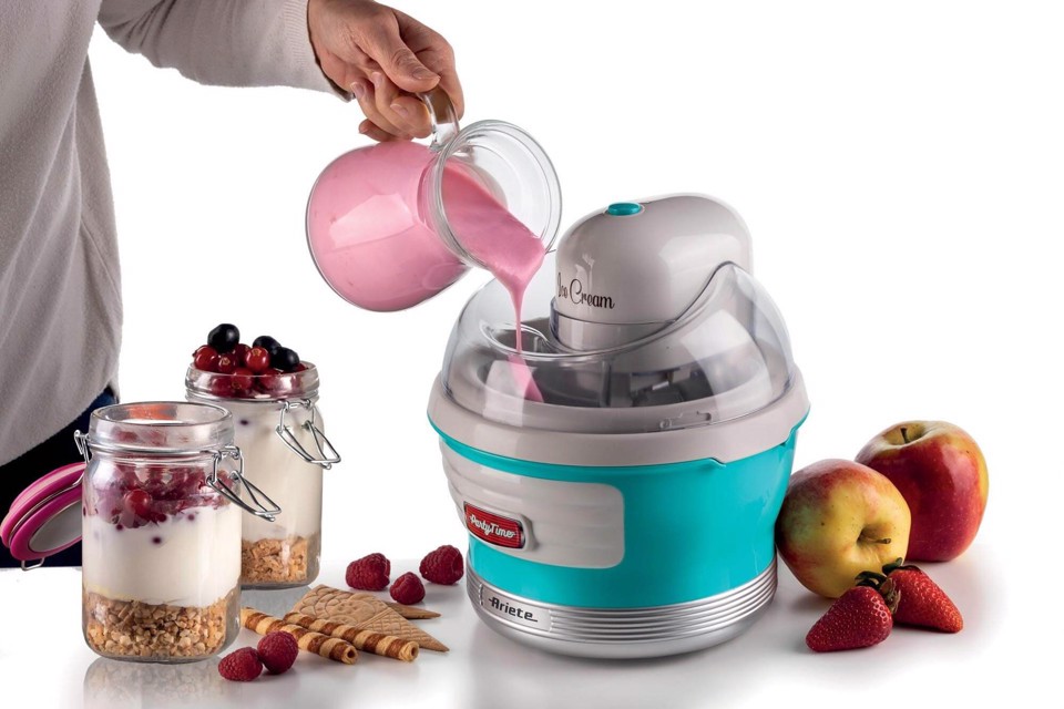 Ariete 643 Ice Cream Maker Party Time, Macchina per fare il gelato, 12W, Capacità 1,5 L, Cestello estraibile con doppio isolamento, Tempo preparazione 30 minuti, Coperchio per aggiunta ingredienti, Celeste