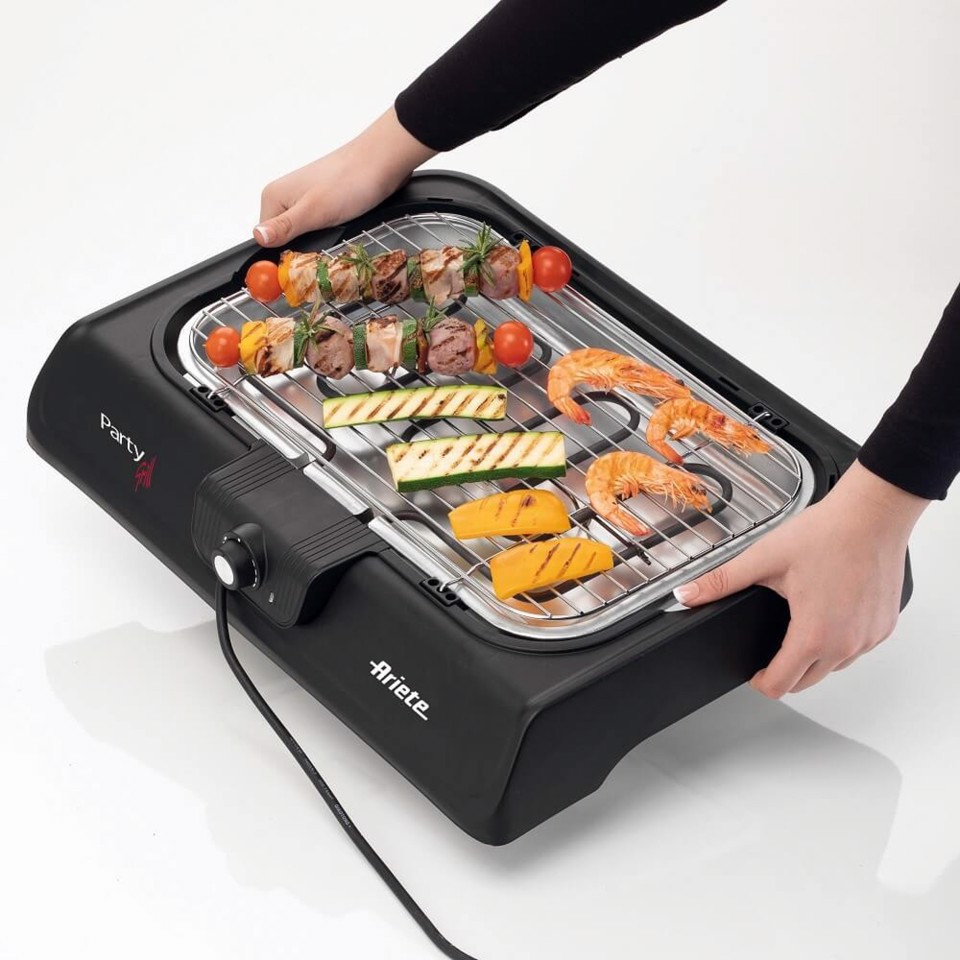 Ariete 723 Party Grill - barbecue elettrico. Potenza 2000W. Cottura lenta e rapida. Per carne, verdura e pesce. Dotata di vassoi raccogli grasso.