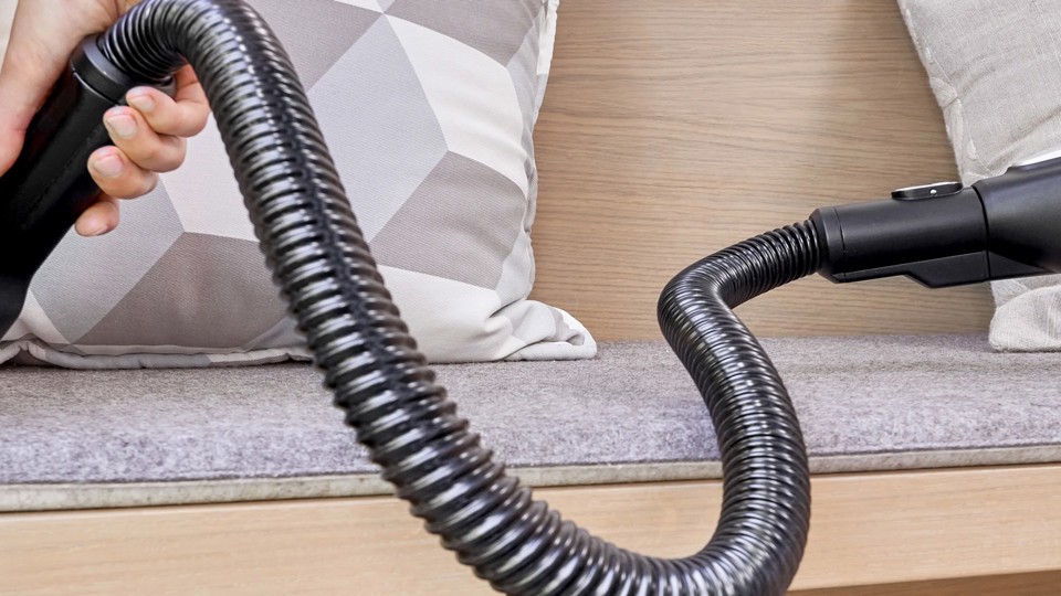 Bosch BCS711PET scopa elettrica Aspirapolvere a bastone Batteria Secco Senza sacchetto 0,3 L Nero, Rosso 3 Ah