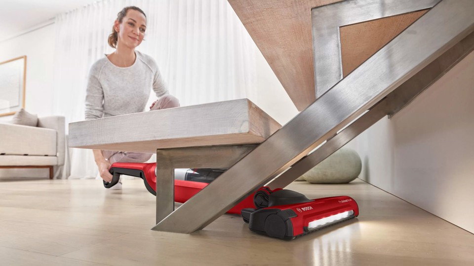 Bosch Serie 4 BBH3ZOO28 scopa elettrica Aspirapolvere a bastone Batteria Secco Senza sacchetto 0,4 L Nero, Rosso 2,15 Ah