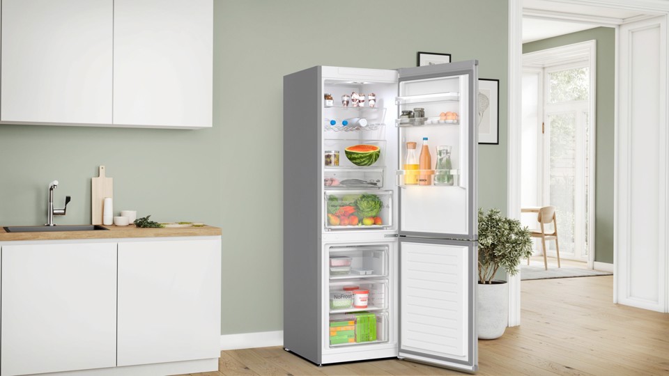 Bosch Serie 4 KGN367LDF Frigorifero Combinato da libera installazione 186 x 60 cm Metal look Classe D