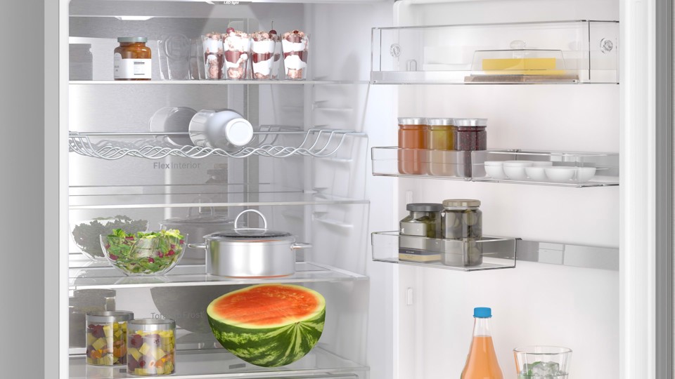 Bosch Serie 6 KGN494ICF , Frigorifero combinato da libera installazione, 203 x 70 cm, Acciaio spazzolato anti-impronta Classe C