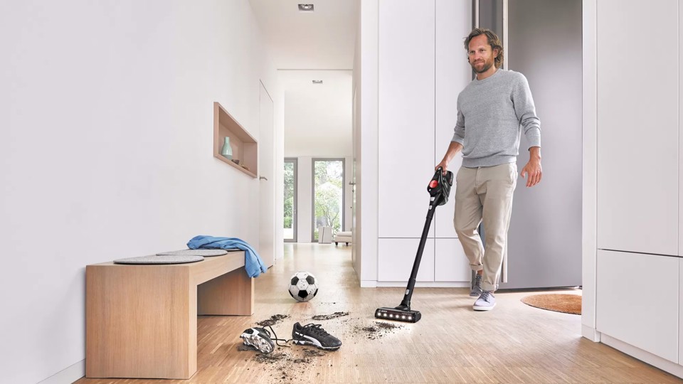 Bosch Serie 8 BCS82PWR25 scopa elettrica Aspirapolvere a bastone Batteria Secco Senza sacchetto 0,4 L Nero, Rosso 5 Ah