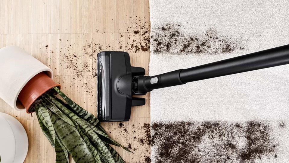 Bosch Serie 8 BCS82PWR25 scopa elettrica Aspirapolvere a bastone Batteria Secco Senza sacchetto 0,4 L Nero, Rosso 5 Ah