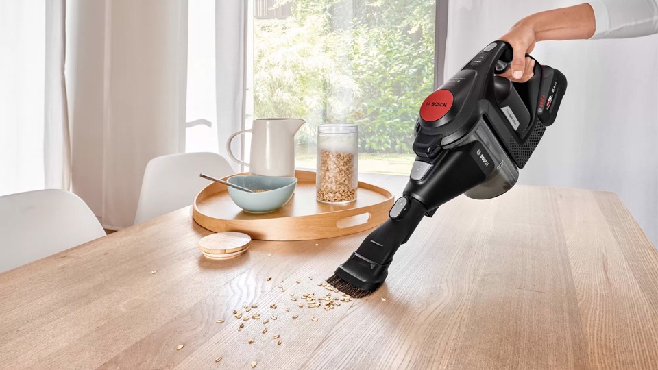 Bosch Serie 8 BCS82PWR25 scopa elettrica Aspirapolvere a bastone Batteria Secco Senza sacchetto 0,4 L Nero, Rosso 5 Ah