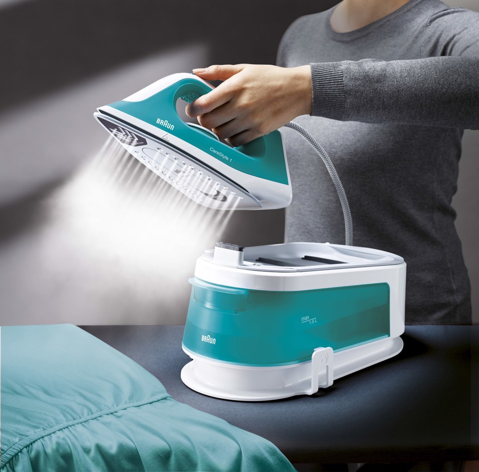 Braun CareStyle 1 - Ferro da stiro con caldaia, Piastra con tecnologia FreeGlide3D, 2400W, 1.5L, Bianco/Turchese (IS1013GR)