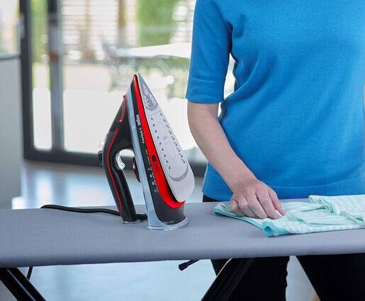 Braun SI 5057 RD Ferro a vapore Ceramica 2700 W Nero, Rosso