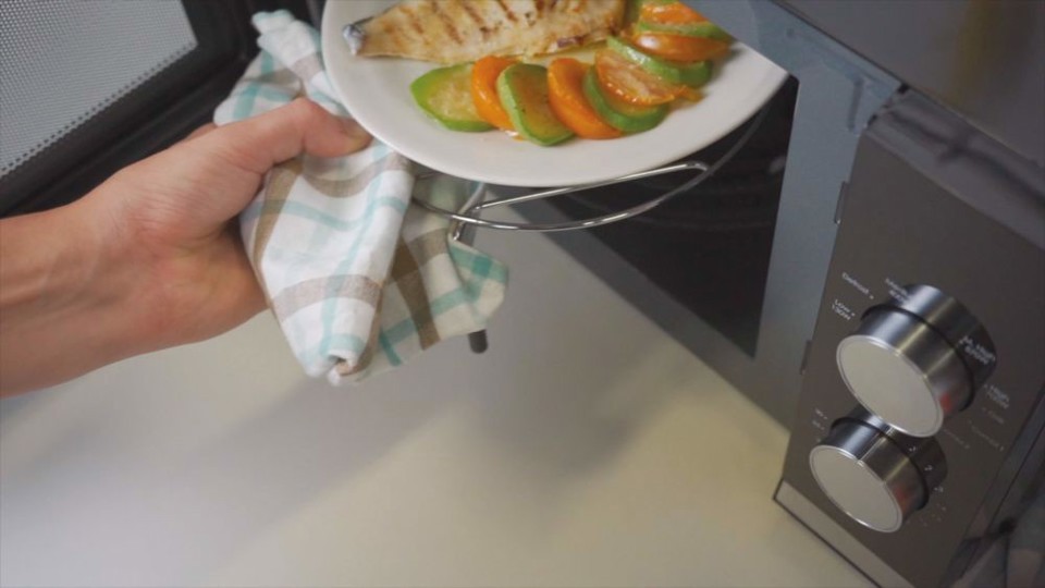 Candy CMG20TNMB Superficie piana Microonde con grill 20 L 700 W Nero