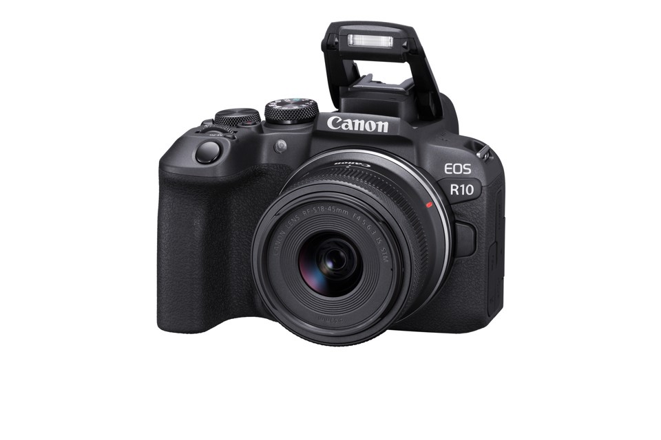 Canon EOS R10 + RF-S 18-45mm F4.5-6.3 IS STM + adattatore EF- R