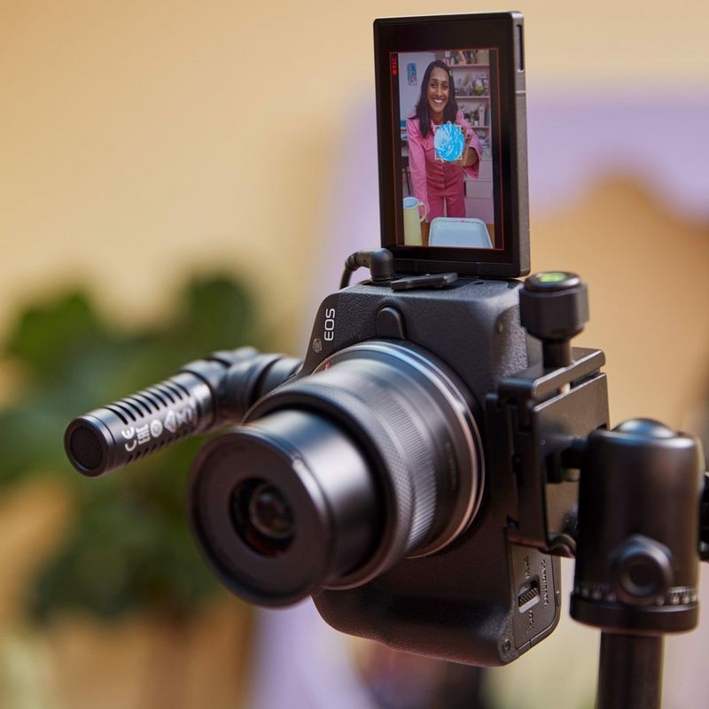 Canon EOS R50 Mirrorless Camera Content Creator Kit MILC 24,2 MP CMOS 6000 x 4000 Pixel Nero