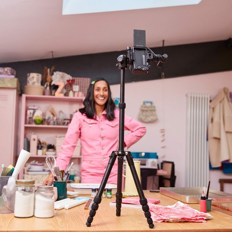 Canon EOS R50 Mirrorless Camera Content Creator Kit MILC 24,2 MP CMOS 6000 x 4000 Pixel Nero