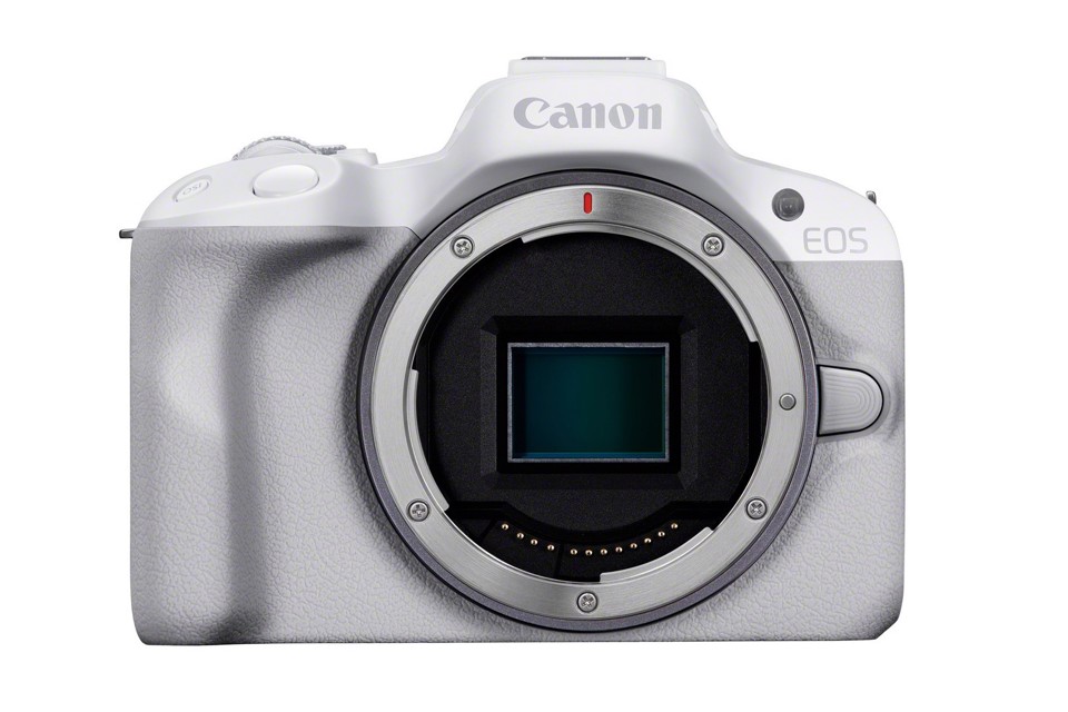 Canon EOS R50, White + RF-S 18-45mm F4.5-6.3 IS STM Kit MILC 24,2 MP CMOS 6000 x 4000 Pixel Bianco