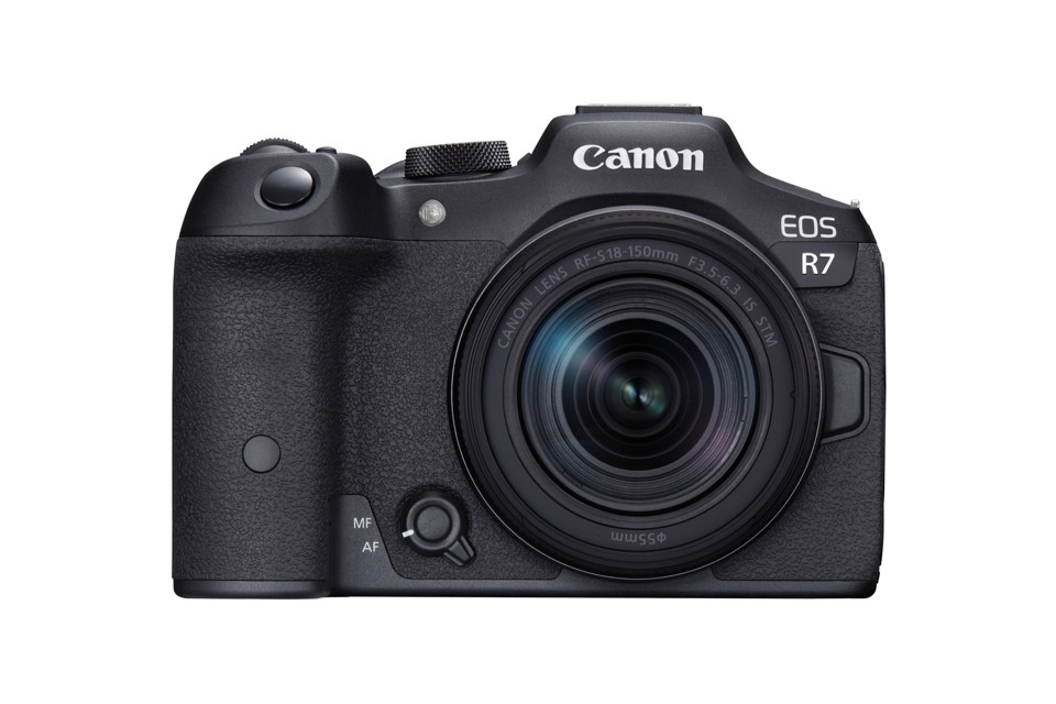 Canon EOS R7 + RF-S 18-150mm F3.5-6.3 IS STM + EF- R MILC 32,5 MP CMOS 6960 x 4640 Pixel Nero