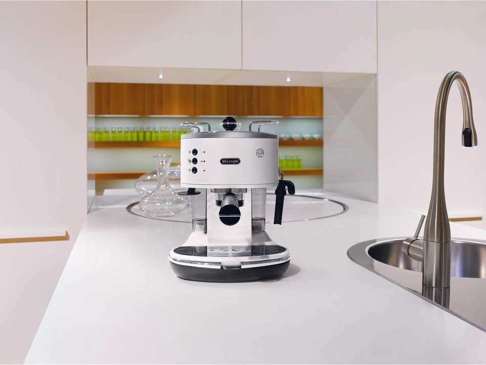 De’Longhi ICONA ECO311.W Macchina da Caffè Manuale Espresso e Cappuccino, Compatibile con Polvere o Cialde E.S.E., Spegnimento Automatico, Serbatoio Estraibile da 1.4L, Potenza 1100W, Bianco