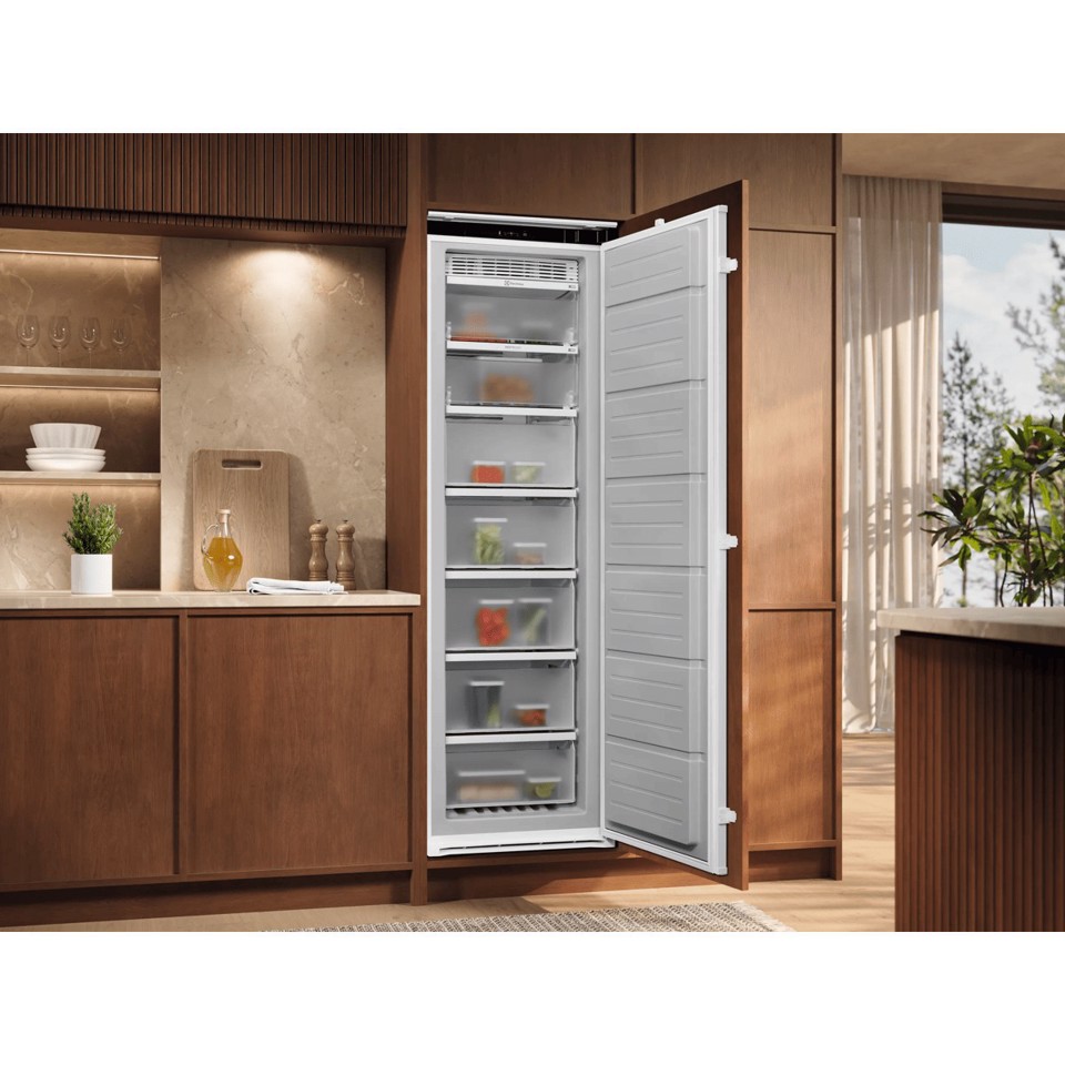 Electrolux Frigorifero Armadio Congelatore No Frost Classe E EUN7NE18S