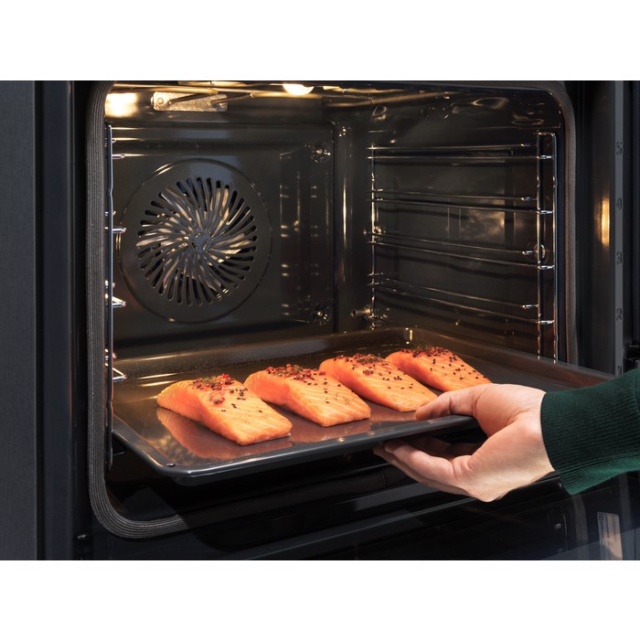 Electrolux Serie 800 Forno A vapore SteamBoost Connessione Wi-Fi