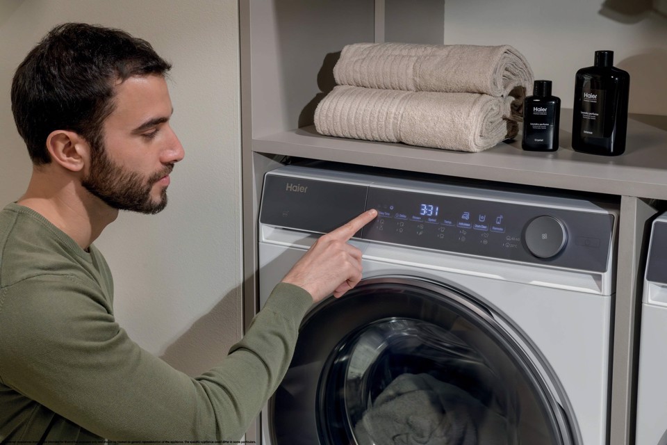 Haier X Series 7, Lavatrice Carica Frontale 10 KG, 30% più efficente della classe A, 1400 giri, Bianco, Direct Motion, Vapore, Wi-Fi, Smart AI, Scruscotto Anti-impronta, 360° ABT, HW100-B14367U-IT