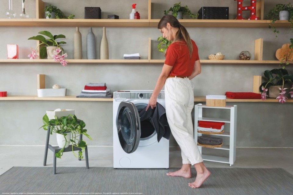 Hoover H-WASH 550 H5WPB610AMBC8-S lavatrice Caricamento frontale 10 kg 1551 Giri/min A Grigio, Argento