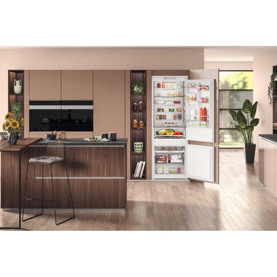Hotpoint Ariston Frigorifero combinato ad incasso HA SP70 T121