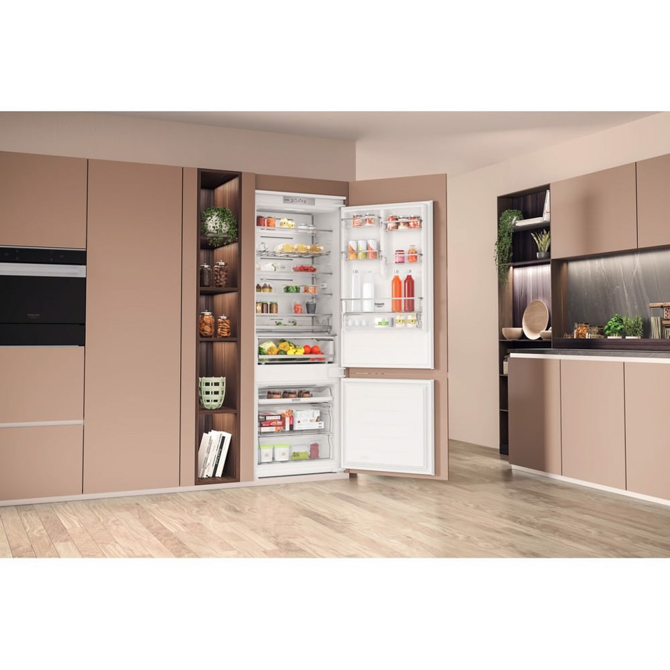 Hotpoint Ariston Frigorifero combinato ad incasso HA SP70 T121