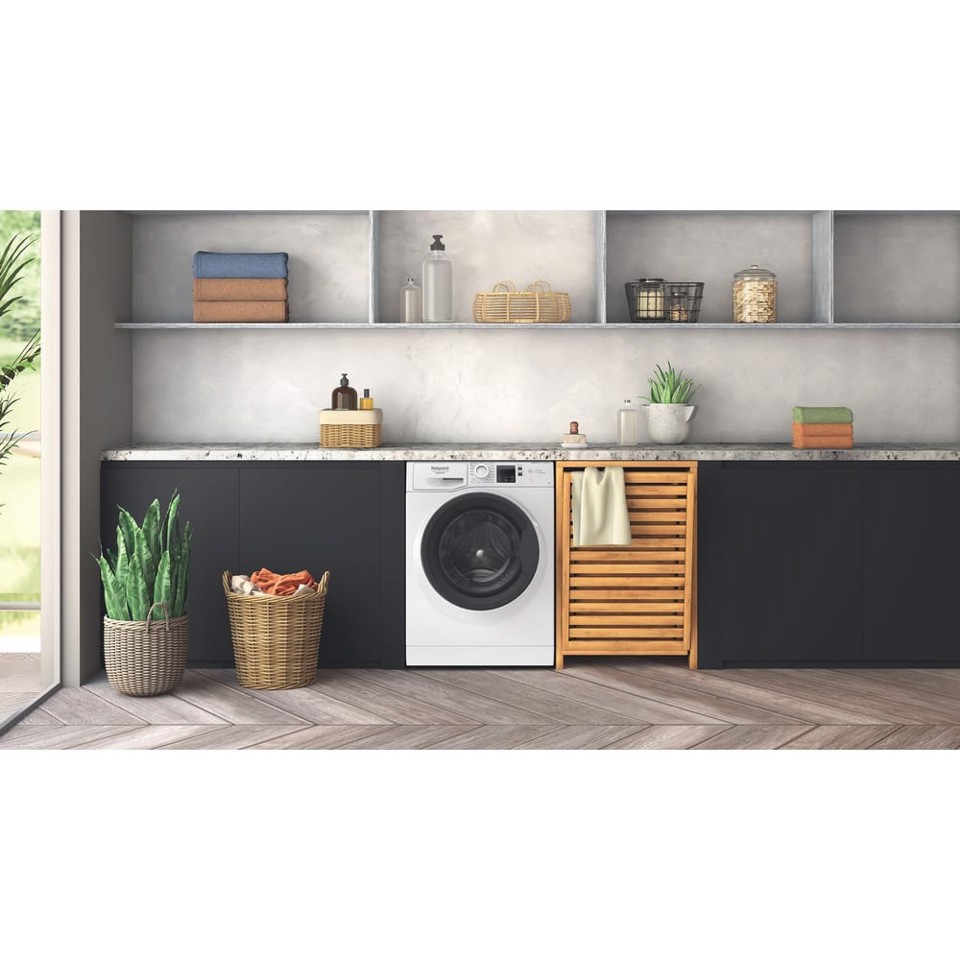 Hotpoint Ariston NF98WK IT STD 9kg, Classe A-20%, Bianco, Motore Inverter 1400 giri, Display digitale, Vapore, Porta nera