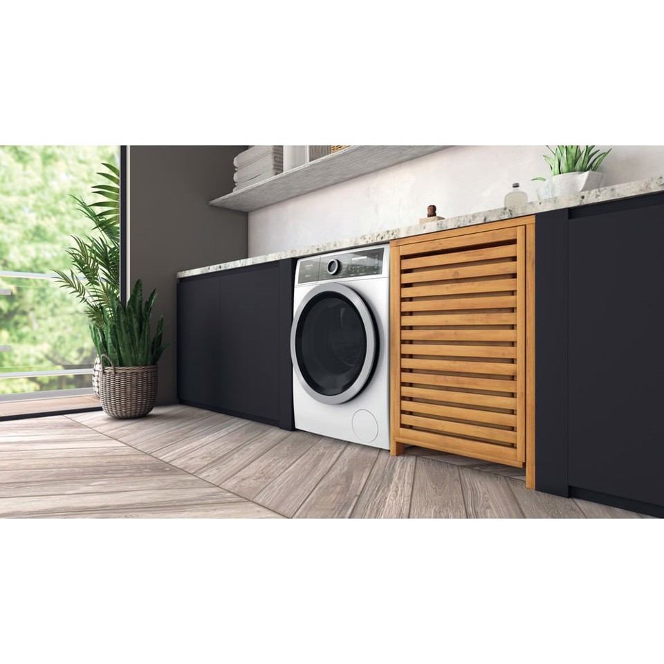 Hotpoint H8 W046WB IT lavatrice Caricamento frontale 10 kg 1400 Giri/min A Bianco