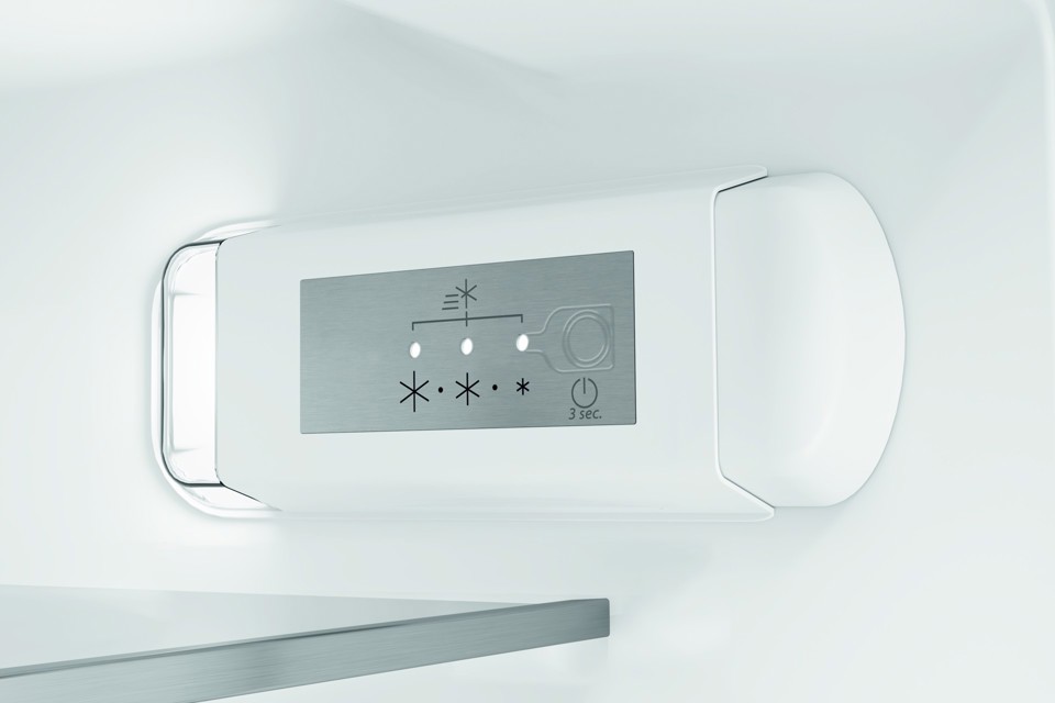 Hotpoint HABUL011 frigorifero Da incasso 144 L E Acciaio