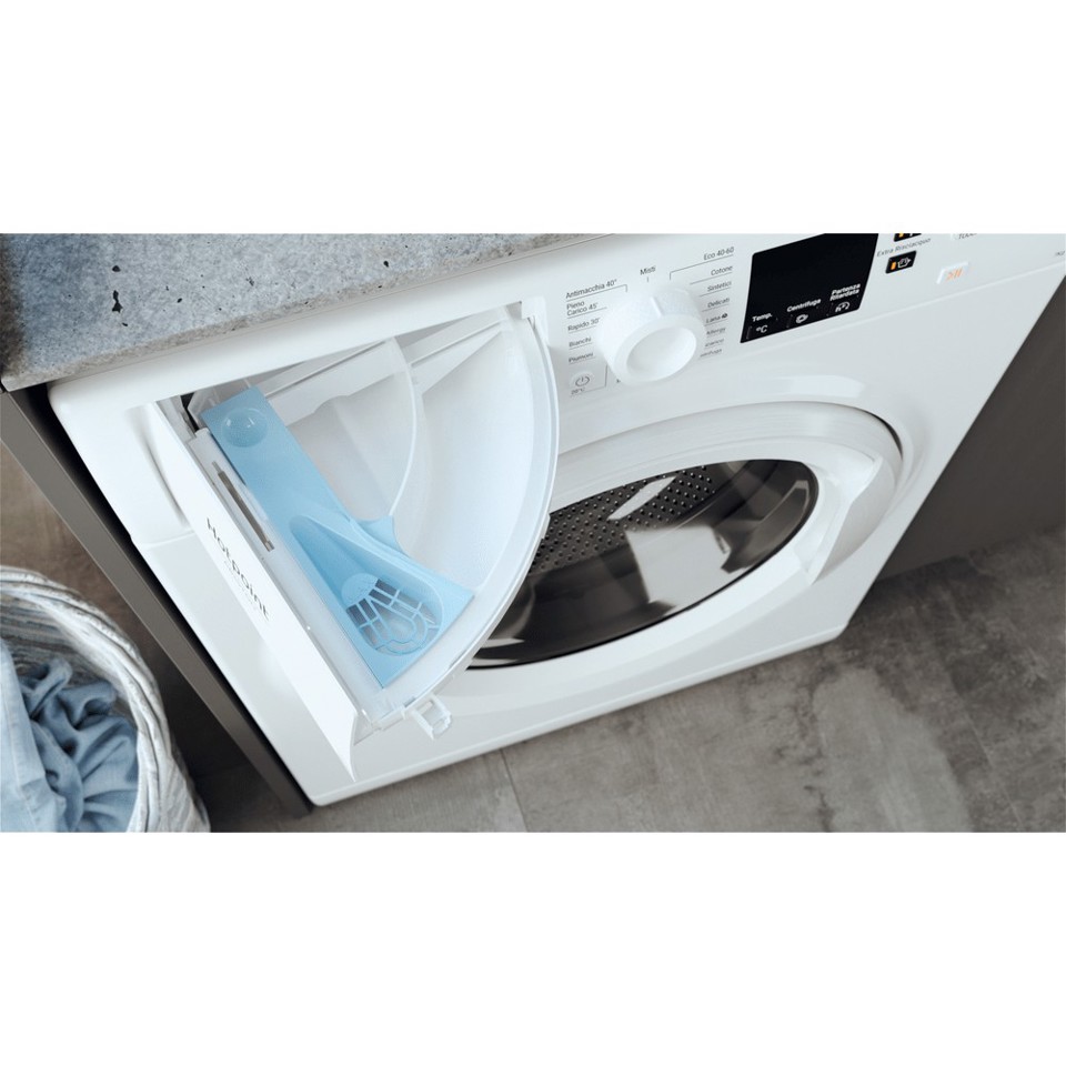 Hotpoint NFR527W IT lavatrice Caricamento frontale 7 kg 1200 Giri/min B Bianco