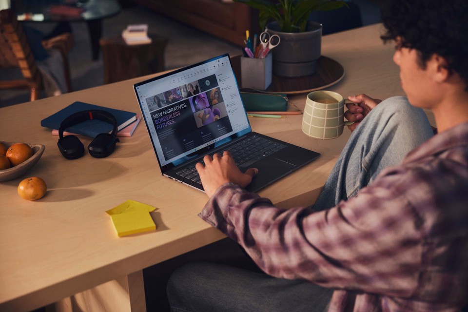 HP E70F2EA laptop Computer portatile 35,6 cm (14") 2K 8 GB LPDDR5-SDRAM 256 GB SSD Wi-Fi 6E (802.11ax) Windows 11 Home AI PC