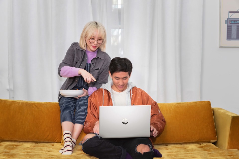 HP Pavilion 15-eh3015nl AMD Ryzen™ 7 7730U Computer portatile 39,6 cm (15.6") Full HD 16 GB DDR4-SDRAM 512 GB SSD Wi-Fi 6 (802.11ax) Windows 11 Home Argento