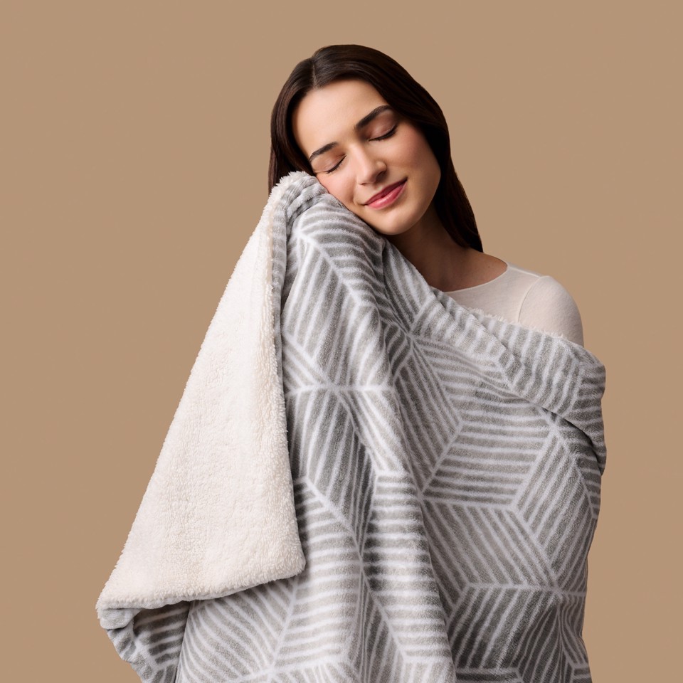 Imetec CaldoPlaid Adapto Plus Velvet&Sherpa 160x120 cm, Plaid riscaldabile, Morbida Coperta elettrica, Tecnologia Adapto Plus, Sistema Sicurezza ElectroBlock, Caldo Subito, 6 Temperature, Bassi Consumi, Lavabile