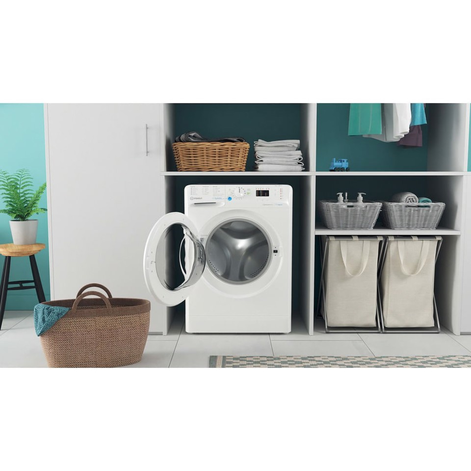 Indesit BWSA 7125X WV IT lavatrice Caricamento frontale 7 kg 1200 Giri/min B Bianco