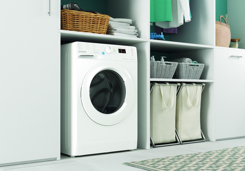 Indesit BWSA 7126X WV IT, 7kg, classe A, Bianco, Inverter, 1200 giri, Display LED, vapore, porta bianca