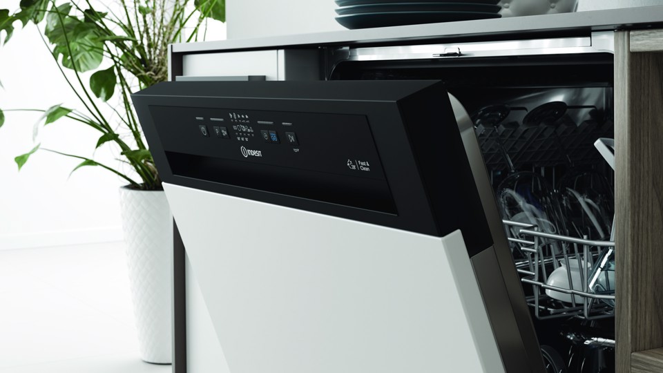 Indesit I3B L634 B A scomparsa parziale 14 coperti