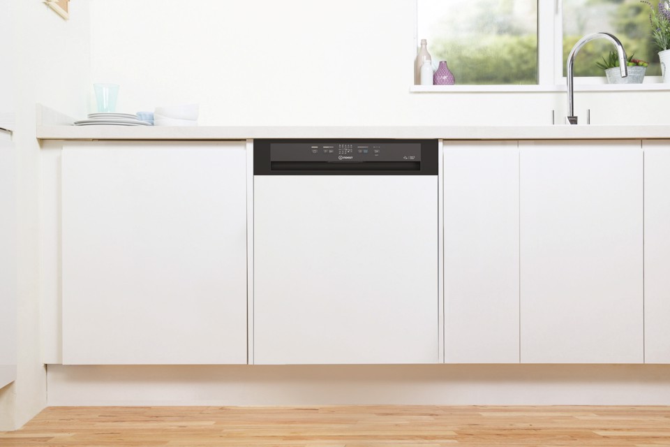 Indesit I3B L634 B A scomparsa parziale 14 coperti