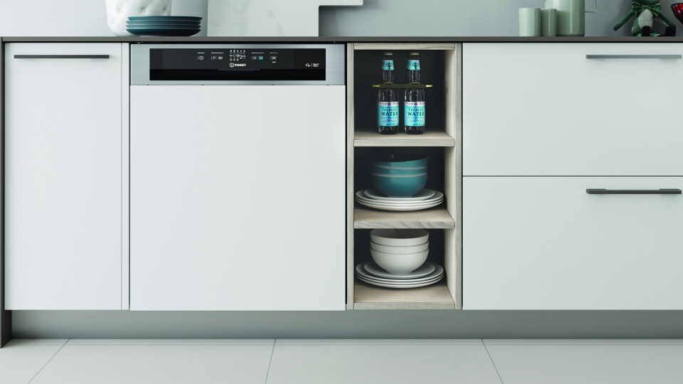 Indesit I3B L634 B lavastoviglie A scomparsa parziale 14 coperti D