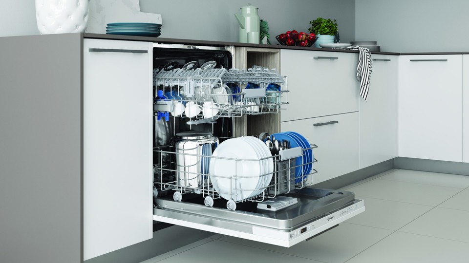 Indesit I3I D534A A scomparsa totale 14 coperti D