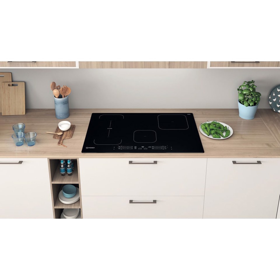 Indesit IB 21B77 NE Nero Da incasso 77 cm Piano cottura a induzione 4 Fornello(i)